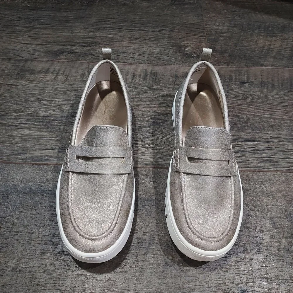 Tommy Bahama Gold Slip On Loafers Size 6.5 Preppy - Picture 2 of 9